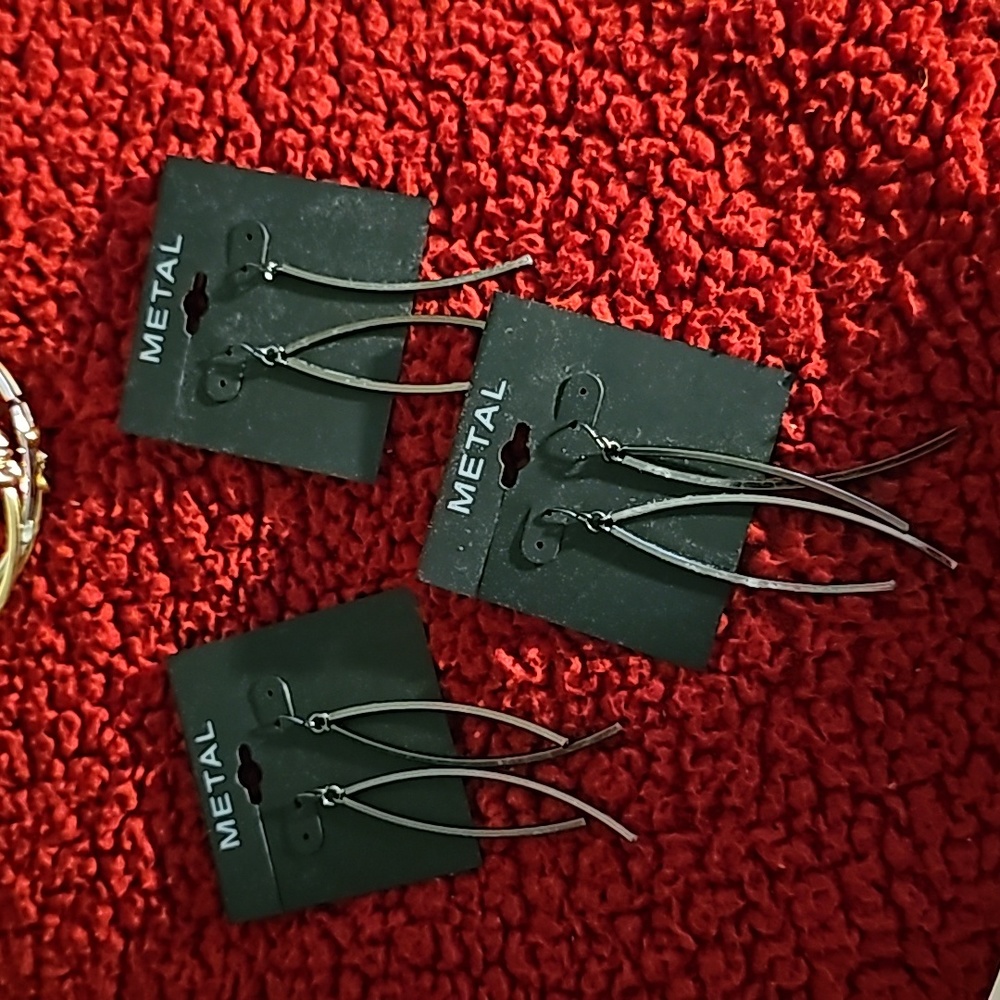 BOGO50 Metal earrings